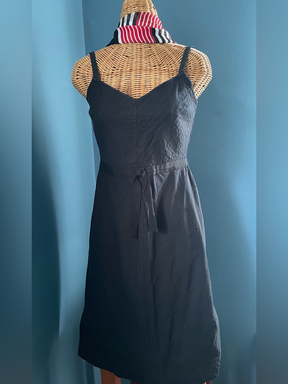 GAP Stretch Sundress. Size 10. 95% cotton 5% spandex. Ribbon at waist.
